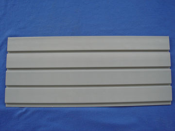 Серые панели стены хранения PVC смесь SlatWall 4 дюймов деревянная пластичная