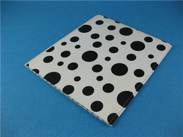 Хорошая цена Не огнеопасная крыша ПВК ложная/пластиковая панель потолка винила для украшения онлайн